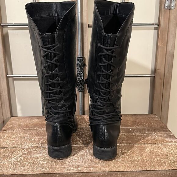 Black leather boots lace up in the back zipper on the sides - Picture 3 of 8